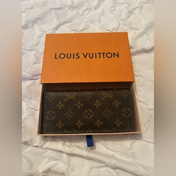 Louis Vuitton Brazza Wallet